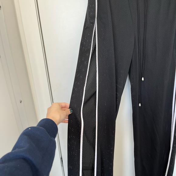 Forever 21 mesh athleisure pants with side slits - Picture 3 of 4